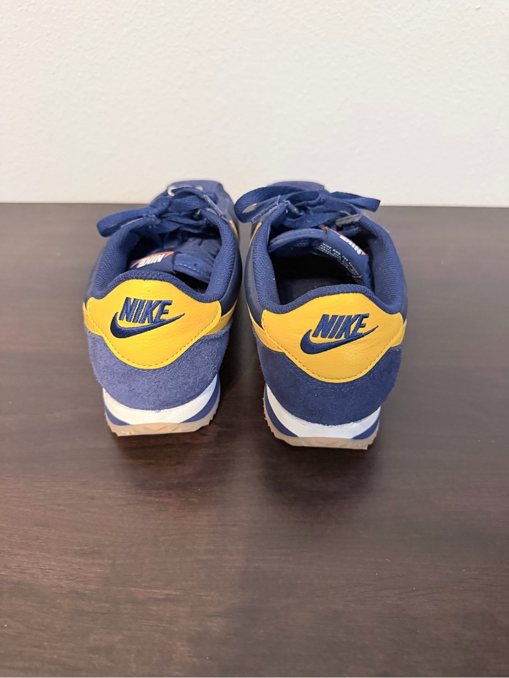 NIKE Women’s Size 10 Retro Suede Nylon Sneakers Navy Gold - Picture 5 of 7